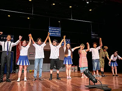 Estudantes apresentam a peça "Bullying: Se Correr o Bicho Pega" no Palácio das Artes