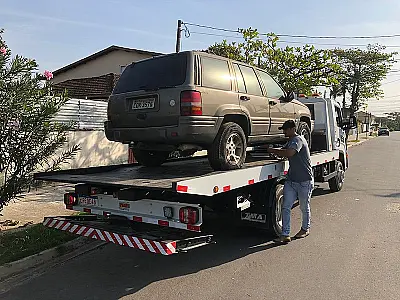 Em seis meses, 403 veículos abandonados foram retirados das vias em Guarujá