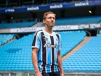 Lucas Leiva afirma que há preconceito com jogadores por idade no Brasil