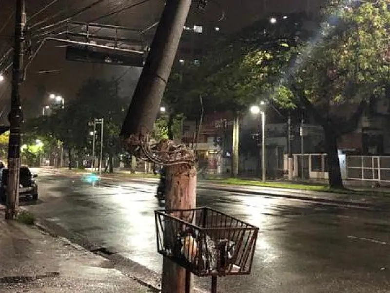 CPFL registra 55 colisões contra postes na Baixada Santista entre janeiro e abril deste ano