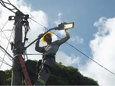 Prefeitura de Guarujá instala 641 lâmpadas de LED em Pitangueiras e Vila Baiana