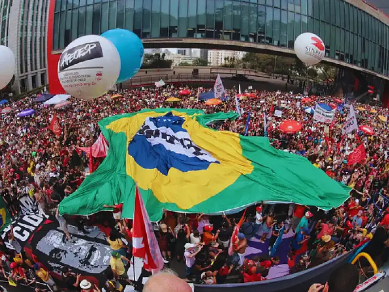 São Paulo tem 42 mil pessoas em ato contra PEC da Blindagem e anistia