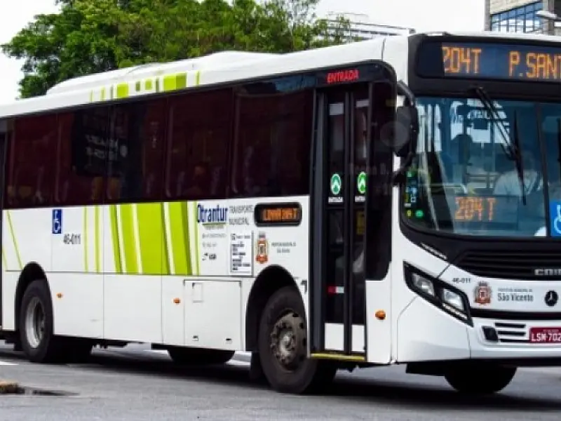 Motoristas de ônibus entram em greve em São Vicente e população começa a sentir os prejuízos