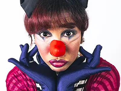 Palhaça Kika faz apresentação gratuita do solo Desconcerto em Mongaguá no dia 1º de setembro