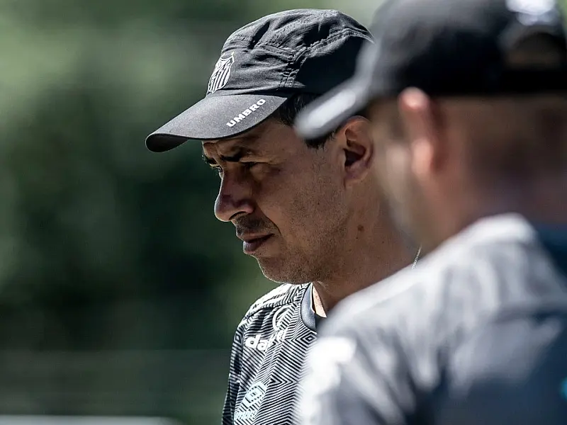 Carille incha pré-temporada do Santos para avaliar elenco