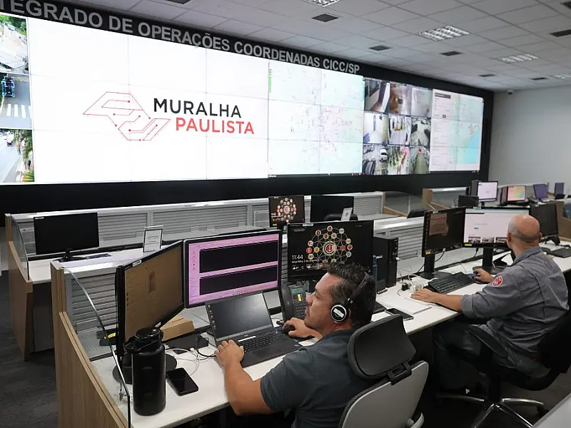 PM prende três procurados na Vila Belmiro e um no Allianz Parque, com ajuda do Muralha Paulista