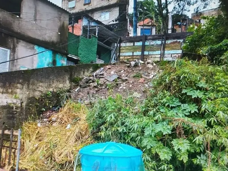 Chuva no fim de semana causa dois deslizamentos em morros de Santos, que seguem em estado de alerta