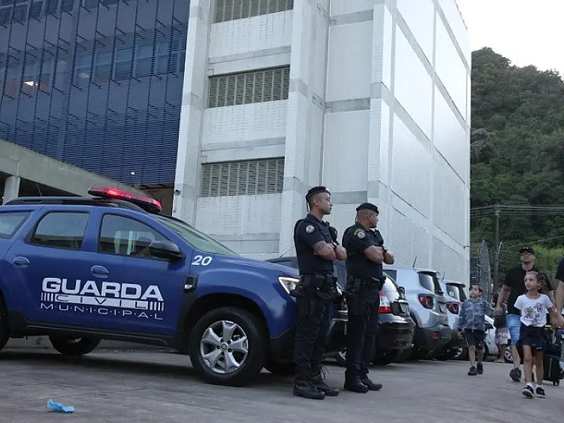 Escolas de Santos terão botão de alerta, seguranças e reforço no monitoramento