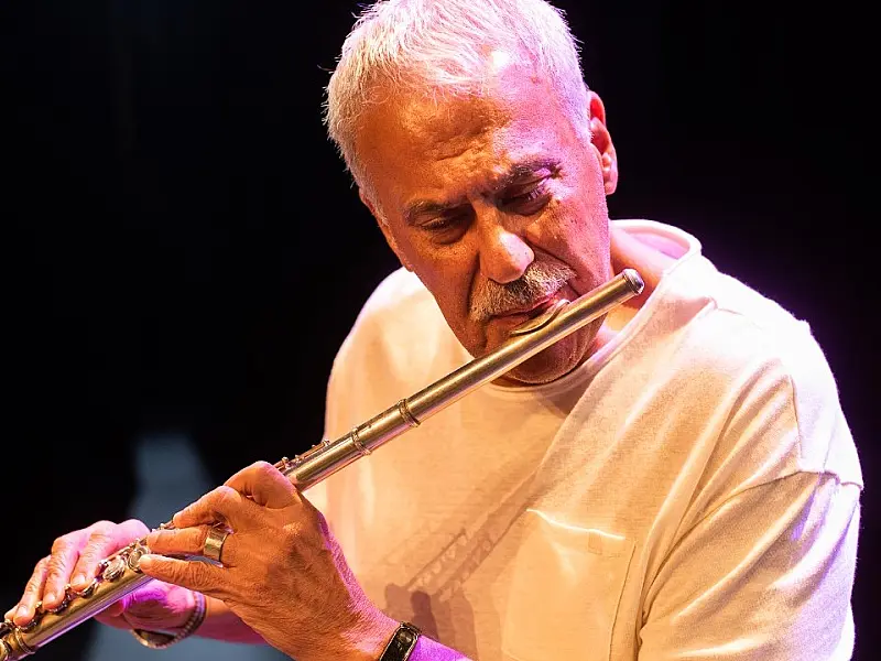 Danilo Caymmi faz show no Sesc em homenagem aos 130 anos do Porto de Santos