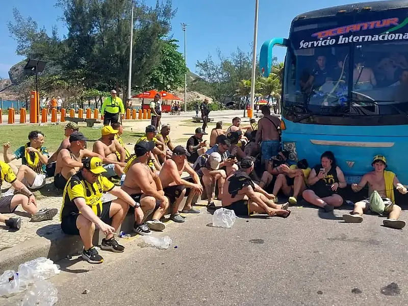 Mais de 200 torcedores do Peñarol são presos por confusão no Rio