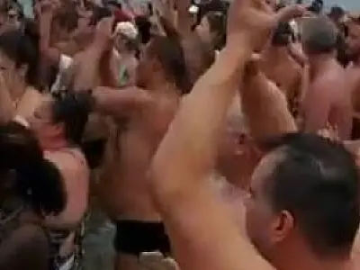 Rapaz faz críticas à Bolsonaro e é agredido por apoiadores