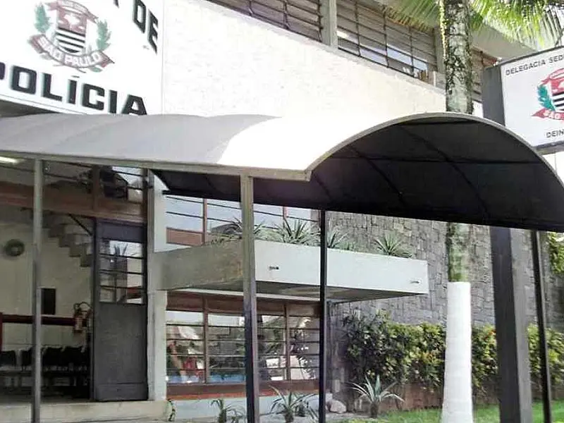 Foragido é preso com R$ 122 mil em Guarujá
