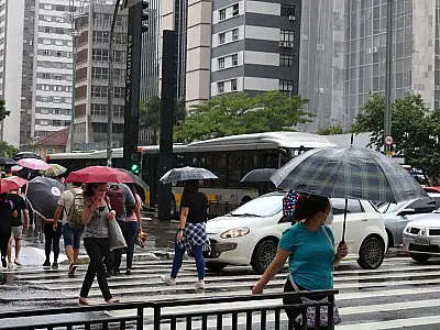 Casos de síndrome respiratória grave tendem a crescer em 23 estados