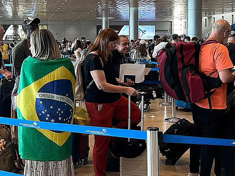 Chega a Brasília primeiro avião trazendo brasileiros de Israel