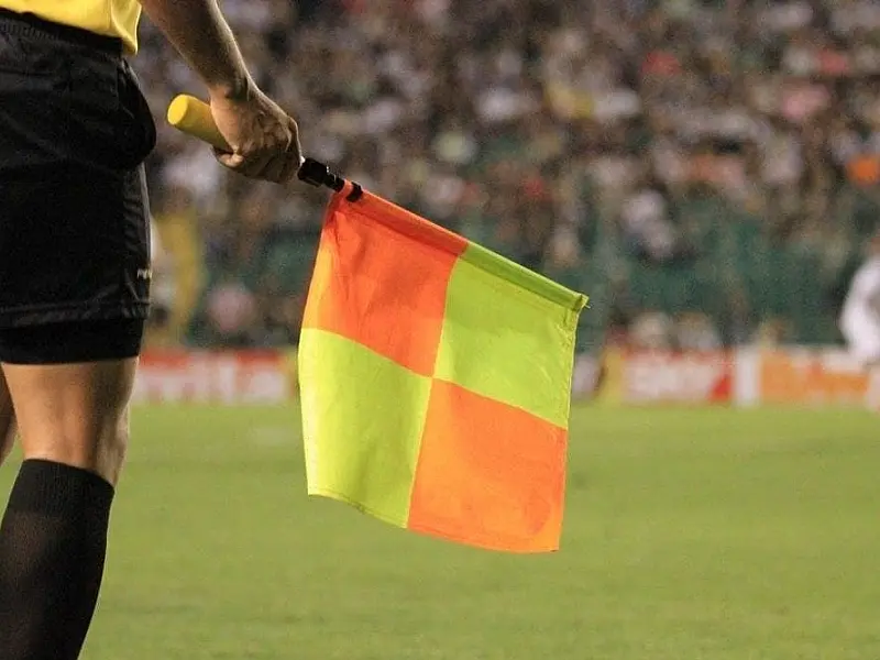 Novas orientações de arbitragem dividem técnicos no Brasil; veja frases