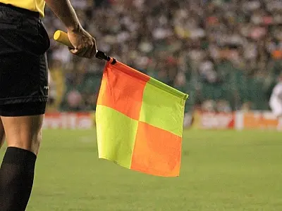 Novas orientações de arbitragem dividem técnicos no Brasil; veja frases