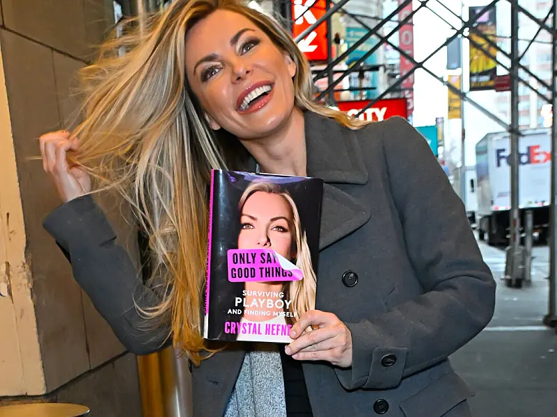 Viúva de fundador da Playboy diz que sexo com ele era 'esquisito e robótico'