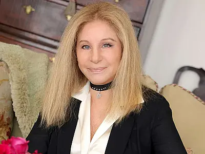 Barbra Streisand lança nova biografia e anuncia aposentadoria do show business