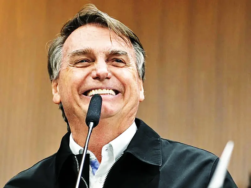 Bolsonaro mudou de estratégia e discutiu golpe após multa de Moraes