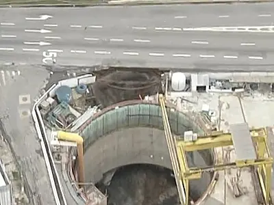 Marginal Tietê é interditada após obra do metrô desmoronar em SP