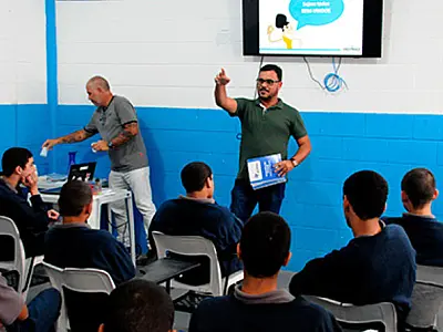 Jovens da Fundação CASA I recebem diplomas do curso Meu Emprego