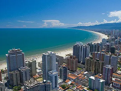 Placas visam conscientizar banhistas sobre descarte de lixo nas praias de Praia Grande