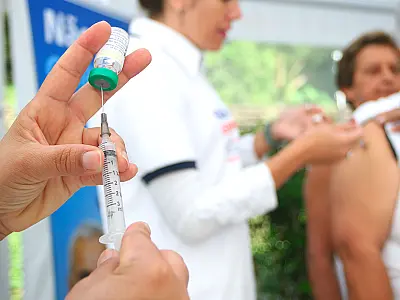 Campanha de vacinação contra gripe em SP começa nesta segunda