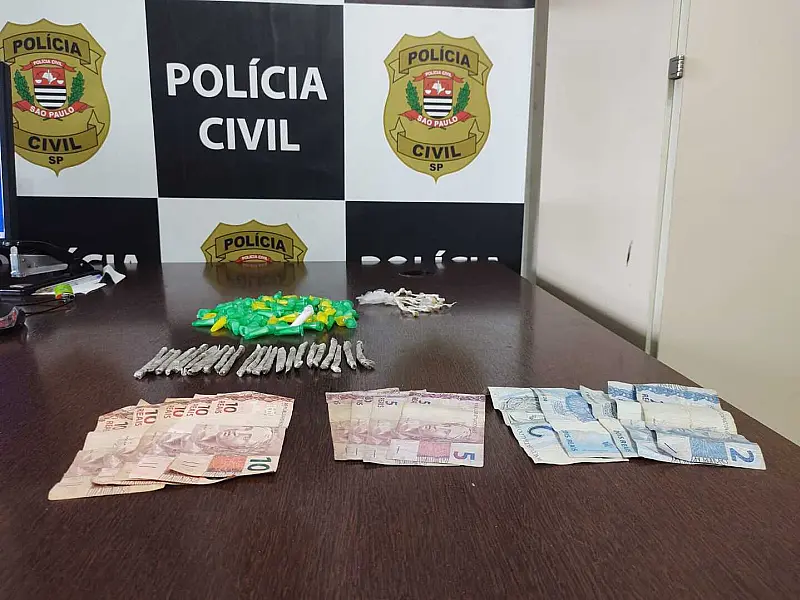 Mais de 130 porções de drogas com suspeito de tráfico são apreendidas