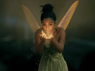 Boa direção de 'Peter Pan & Wendy' injeta gás em Hollywood decadente