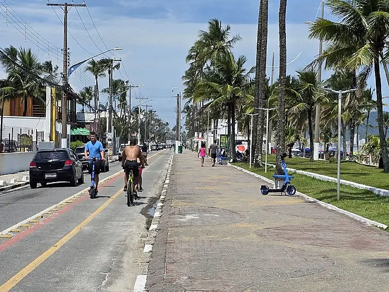 Guarujá cria regras para circulação de ciclomotores e bicicletas elétricas
