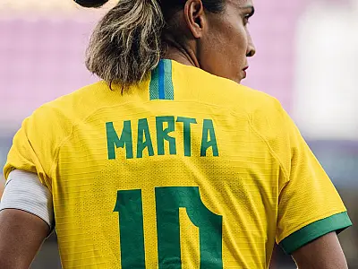 Marta é cortada da seleção após sofrer lesão no joelho esquerdo