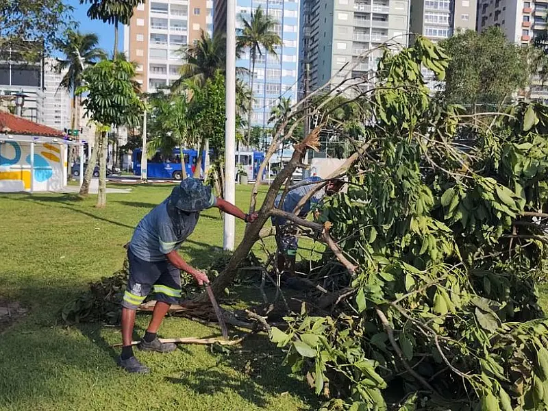 Prefeitura realiza serviços em áreas afetadas após forte chuva do final de semana
