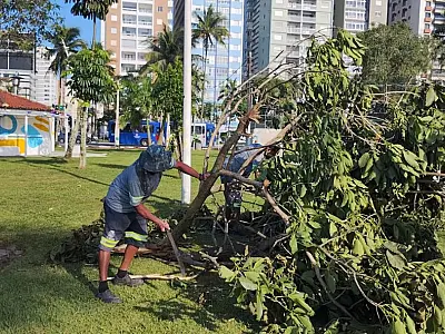 Prefeitura realiza serviços em áreas afetadas após forte chuva do final de semana