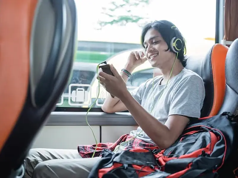 Dia Nacional de Combate e Prevenção à Surdez: Especialista lista 5 dicas para o uso seguro de fones