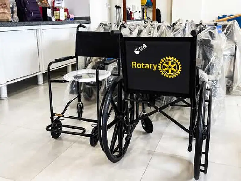 São Vicente entrega 14 novas cadeiras de rodas aos pacientes da rede pública