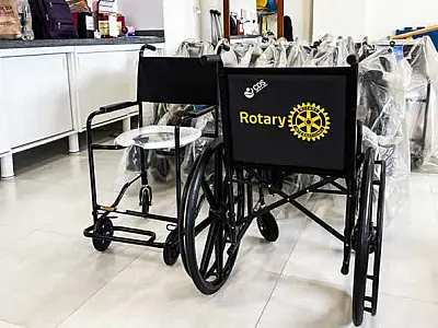 São Vicente entrega 14 novas cadeiras de rodas aos pacientes da rede pública