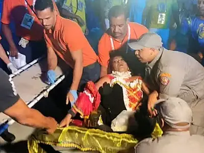 Idosa tem cadeira de rodas prensada por carro da Paraíso do Tuiuti