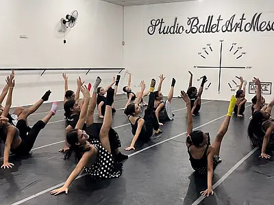 Teatro Procópio Ferreira recebe espetáculo Hollywood Night neste domingo
