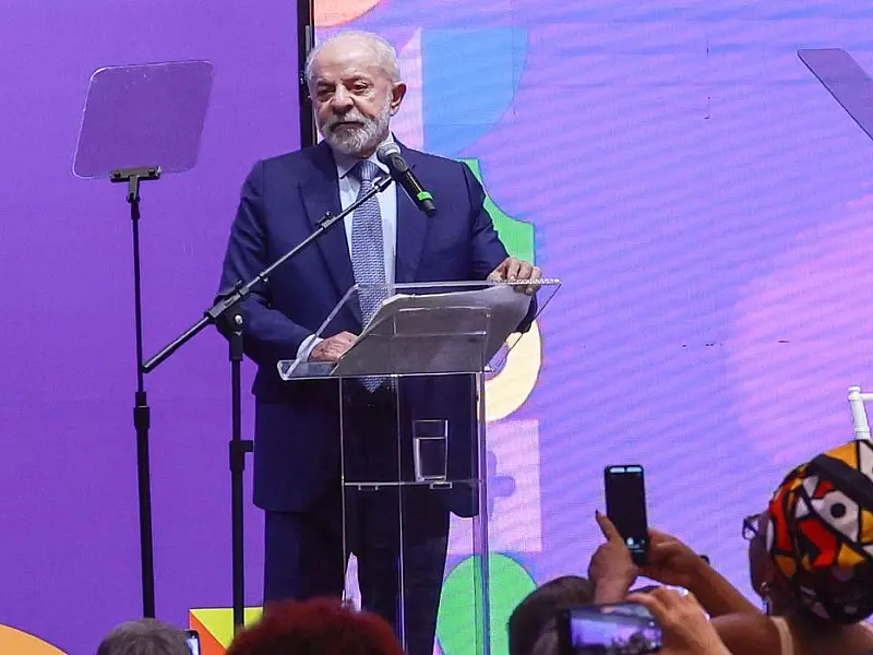 Lula abre conferência e sanciona ampliação da licença-maternidade