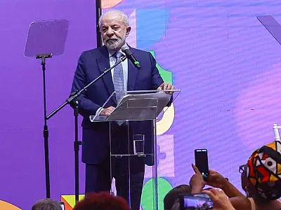 Lula abre conferência e sanciona ampliação da licença-maternidade