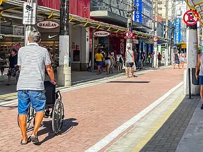Boulevard Martim Afonso fecha para veículos e comércio de São Vicente estima aumento de vendas