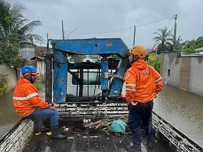 Governo de São Paulo envia ajuda humanitária para vítimas da chuva em Peruíbe