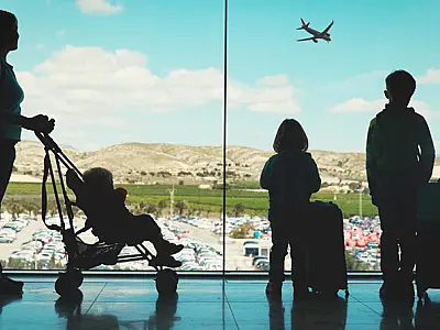 Famílias divorciadas devem se atentar às regras para viagens de menores