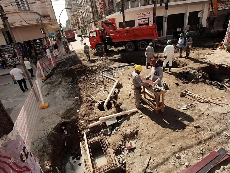 Obras do VLT provocam novas alterações no trânsito do Centro de Santos