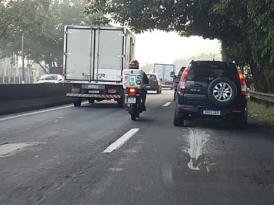 Via Expressa Sul, em Praia Grande/SP, tem rotina de ocorrências e transtornos