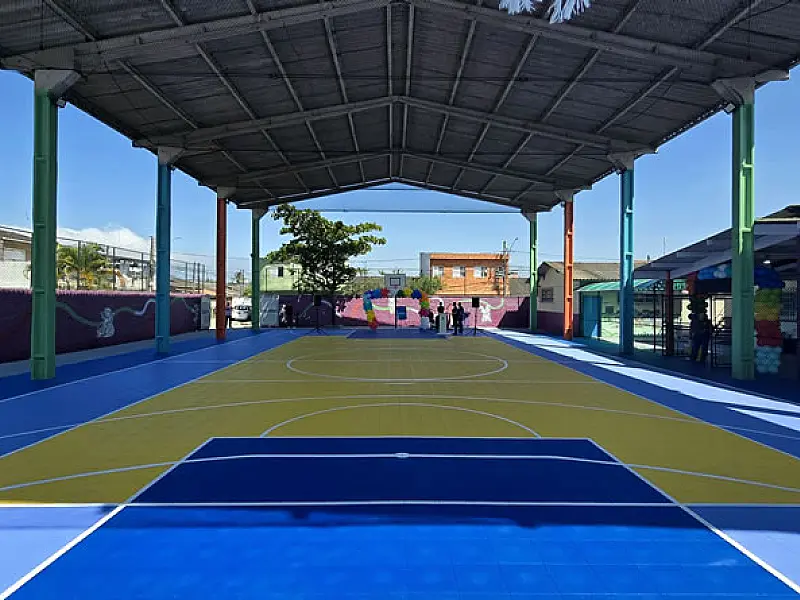 Guarujá recupera quadra escolar que estava desativada há quatro anos no Santa Rosa