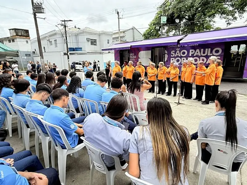 Ônibus do 'São Paulo Por Todas' atende mulheres de Cubatão