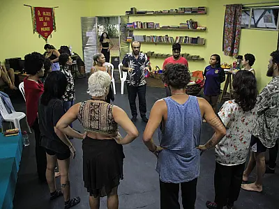 Projeto 'Teatro Eco' capacita arte-educadores ambientais com aulas no manguezal