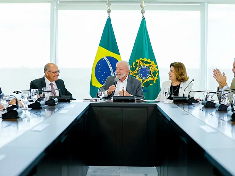 "Vamos contratar três milhões de casas até o final deste ano", diz Lula ao anunciar investimentos