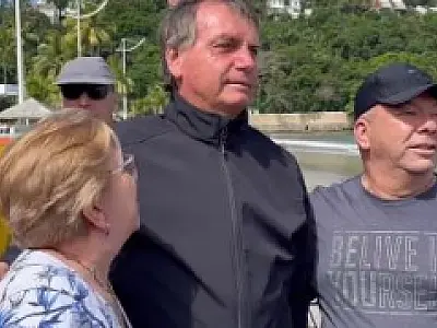 Em Guarujá, Bolsonaro pede reunião com WhatsApp para tratar de acordo com TSE
